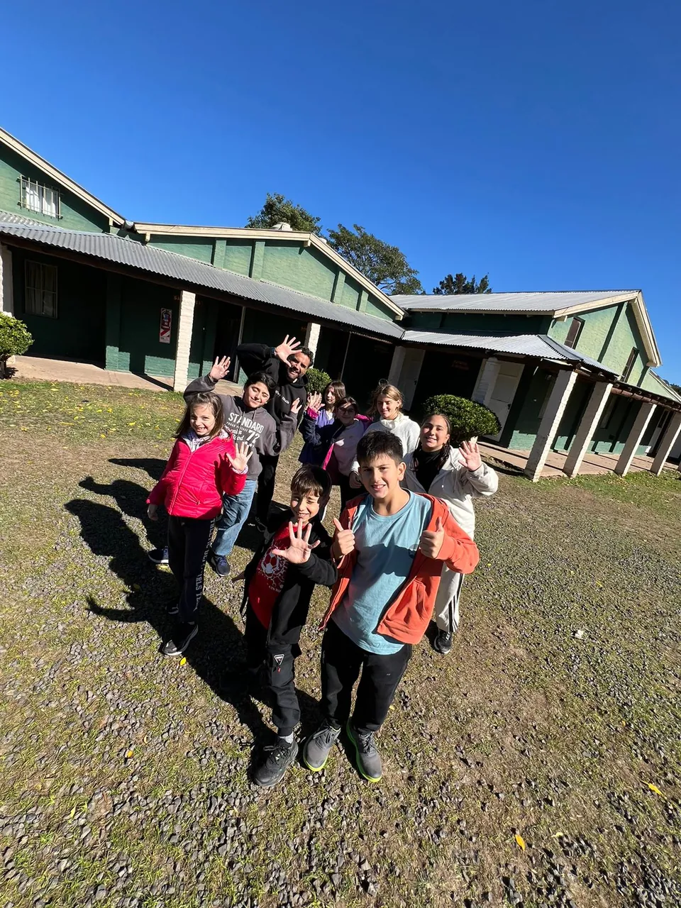 Grupo de alumnos de cuarto grado durante el viaje educativo a San Pedro